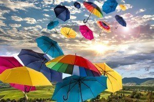 paraguas de colores en el cielo